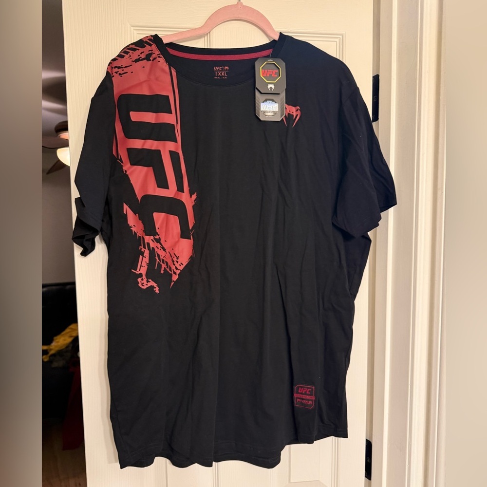 UFC Black and Red Men's Shirt XXL